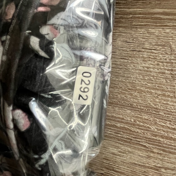 Loft Linen Plus Black Floral Short Sleeve Shirt Size 20/22 - Picture 8 of 8